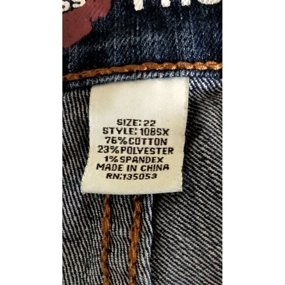 Kiss Therapy Denim Shorts Size 22 Embroidered Pockets Cuffed Hem Stretch - Picture 9 of 9